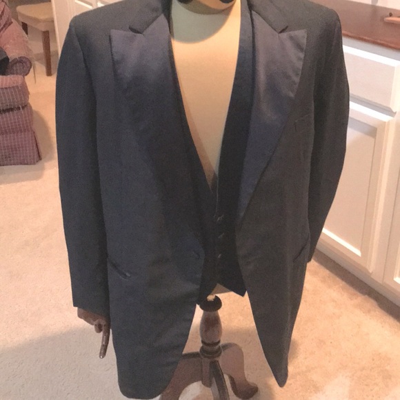 Vtg (80s) Palm Beach 3pc Tuxedo, Peaked Lapel 48L - Picture 2 of 10